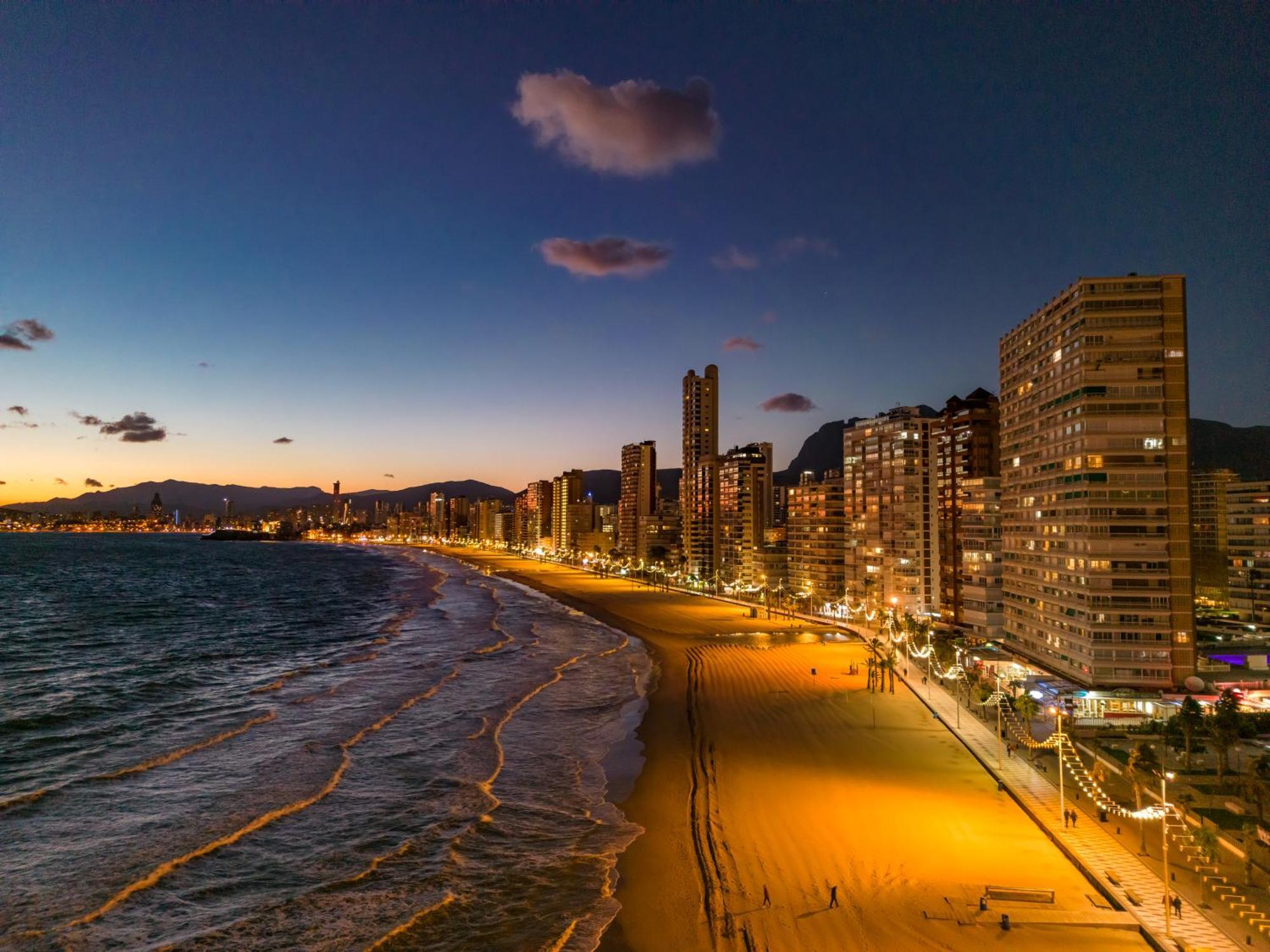 Three Bedrooms Apart In Benidorm Near Beach And Strip 外观 照片
